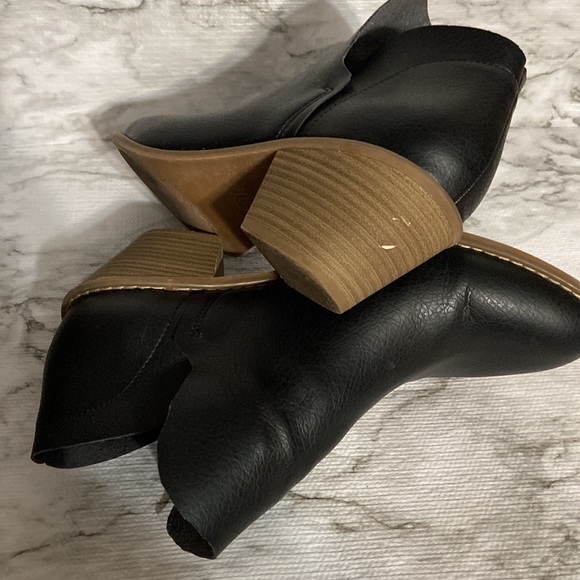 Universal thread booties ,size 10 - Picture 6 of 6